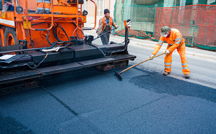 asphalt paving contractor