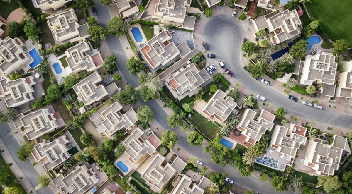 Experts to Consider Working with When Getting into Real Estate